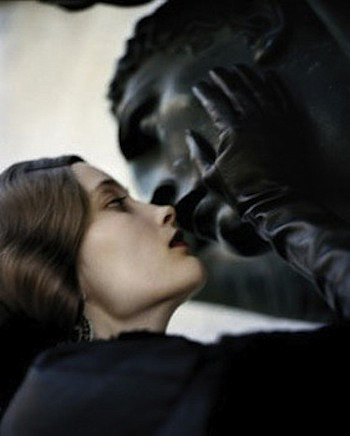Statue Love
